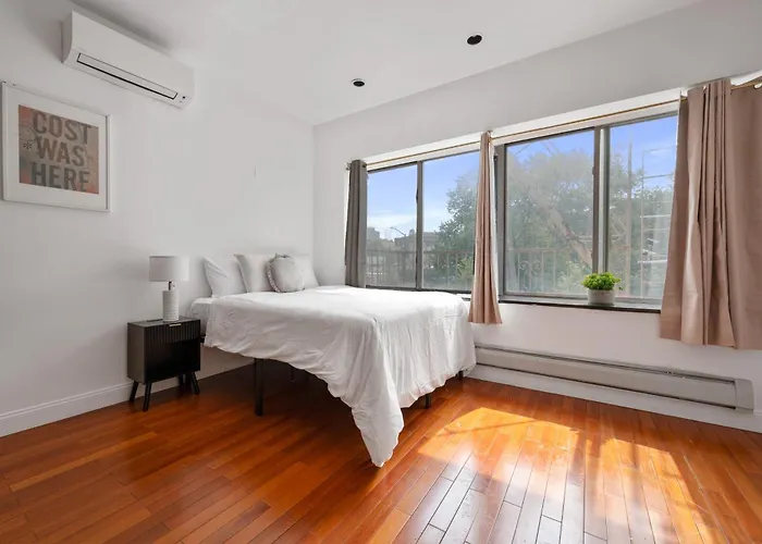 Upper East Side Luxury 3Br 2B 1700 Square Feet